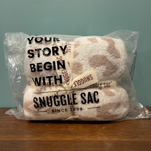 🔥🆕🔥 Snuggle Sac Leopard Reversible Throw Blanket - Picture 4 of 4